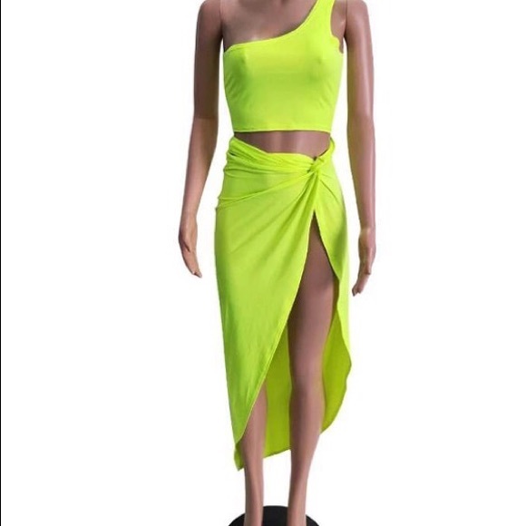 2-piece asymmetrical top with high split skirt - Picture 2 of 5
